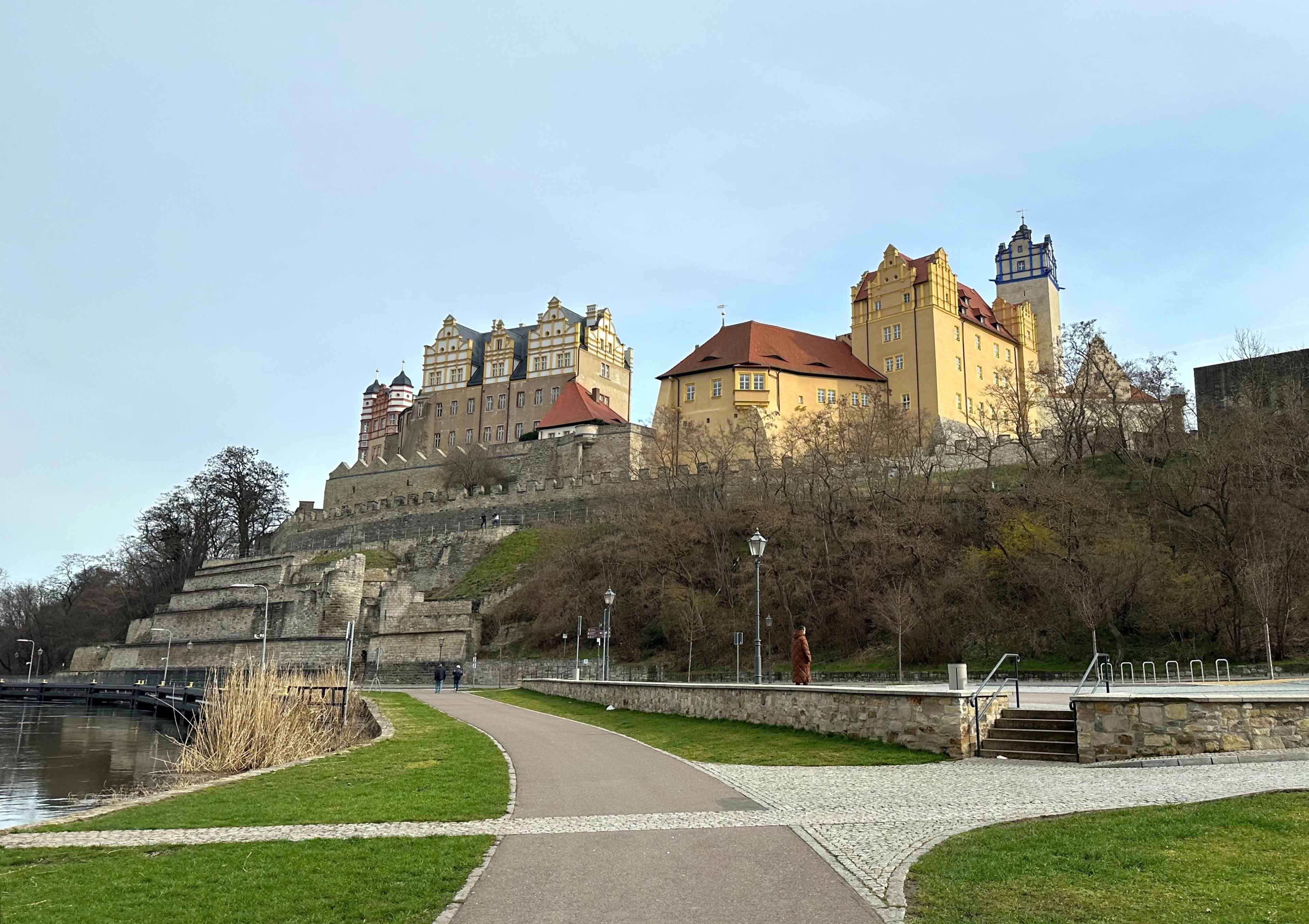 Bröcklig in Bernburg und zwei Dramen im Wohnbereich